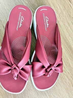 Clarks Cloudsteppers Bow Sandals in Pink Like New